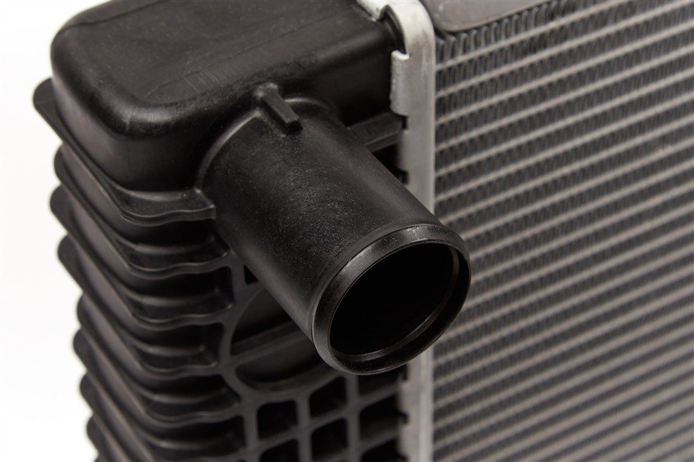 GM Genuine Parts Radiator 15258918 — image 2